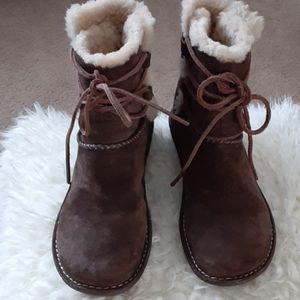 UGG Caspia boot